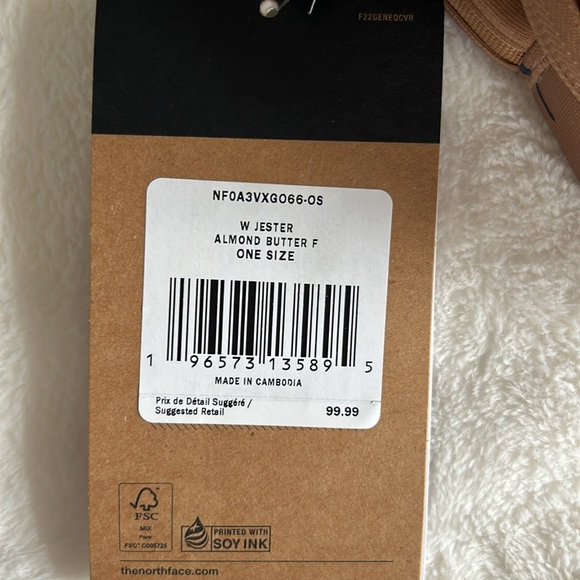 NWT The North Face full laptop backpack in floral and butterfly print - Picture 3 of 6